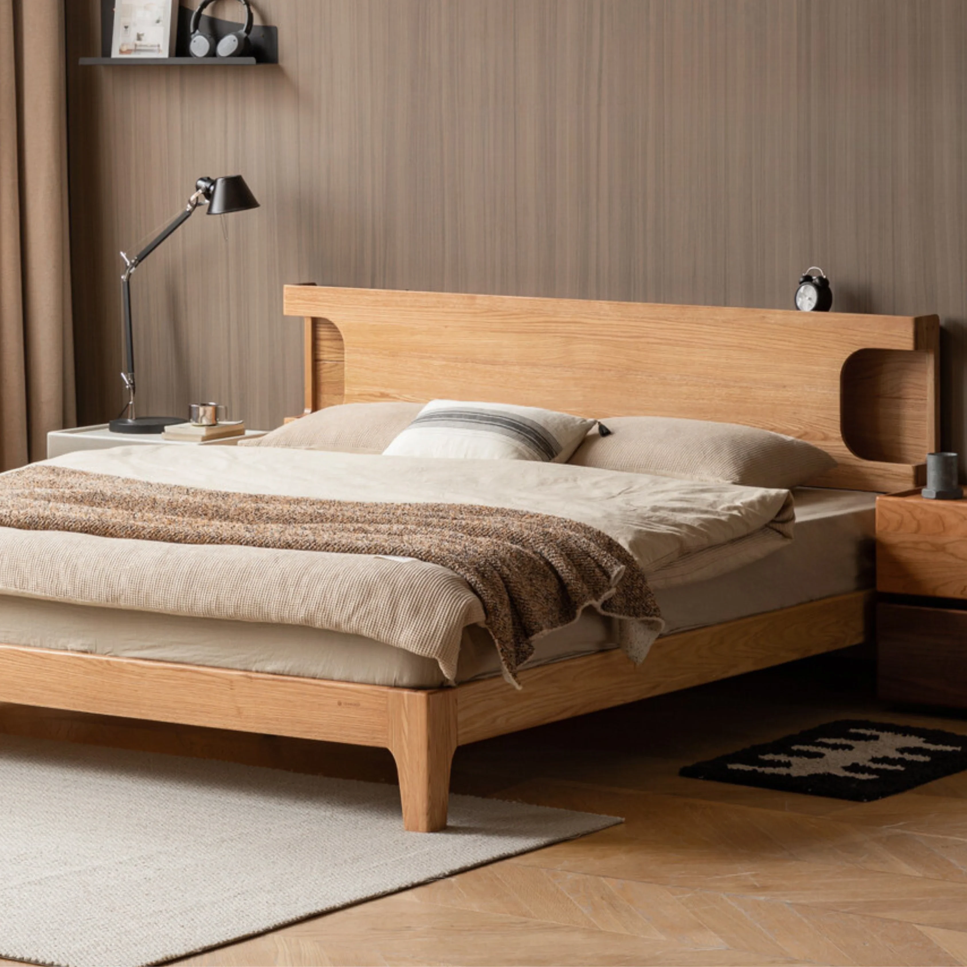 Mẫu giường 1m8x2m được làm từ gỗ sồi tự nhiên 